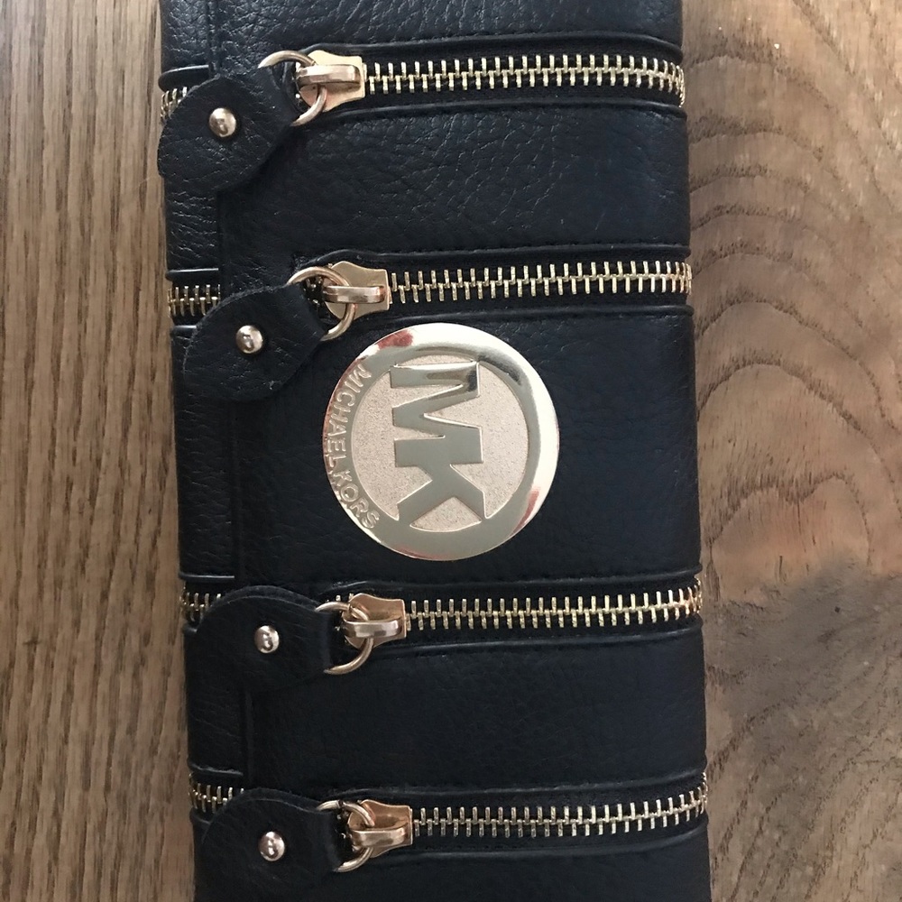 Michael Kors Zip Around Wallet